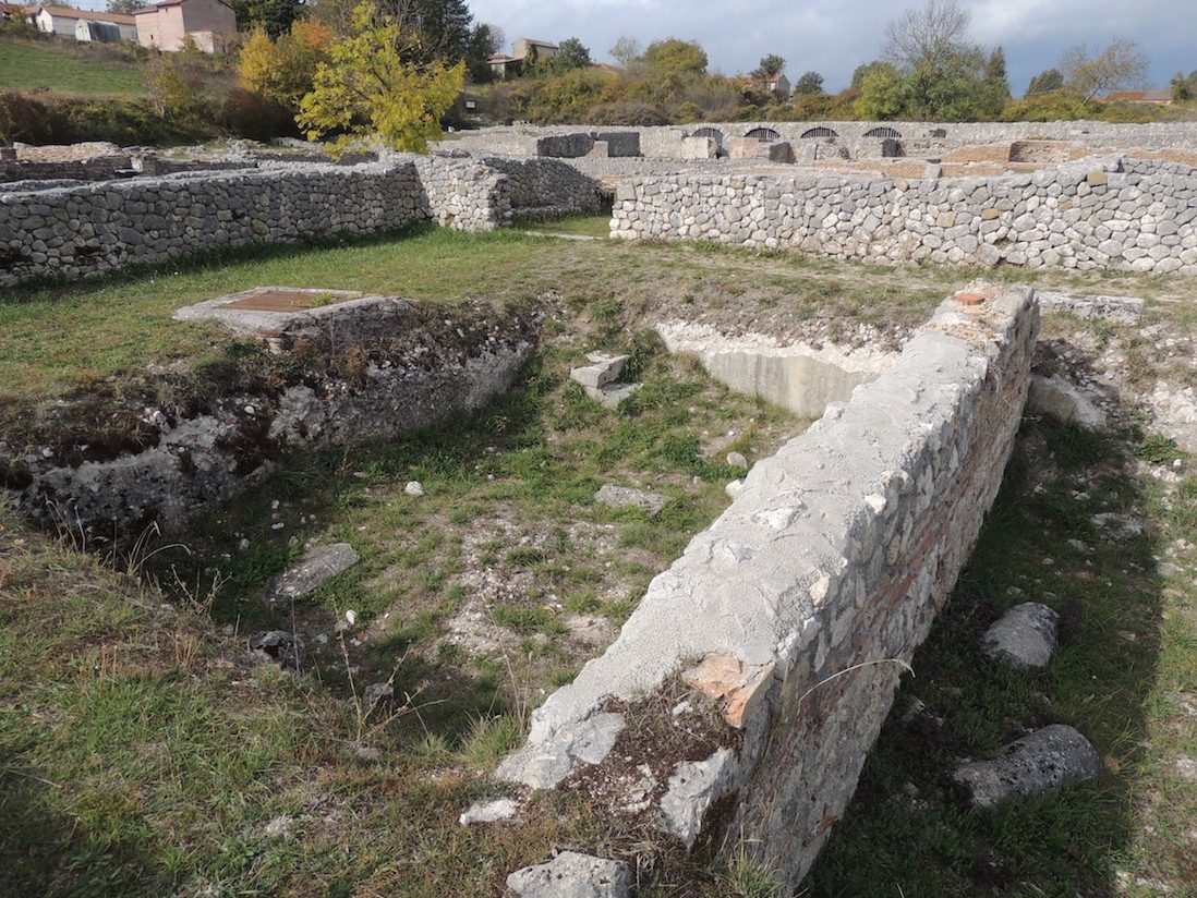 Baths of Alba Fucens-09.JPG
